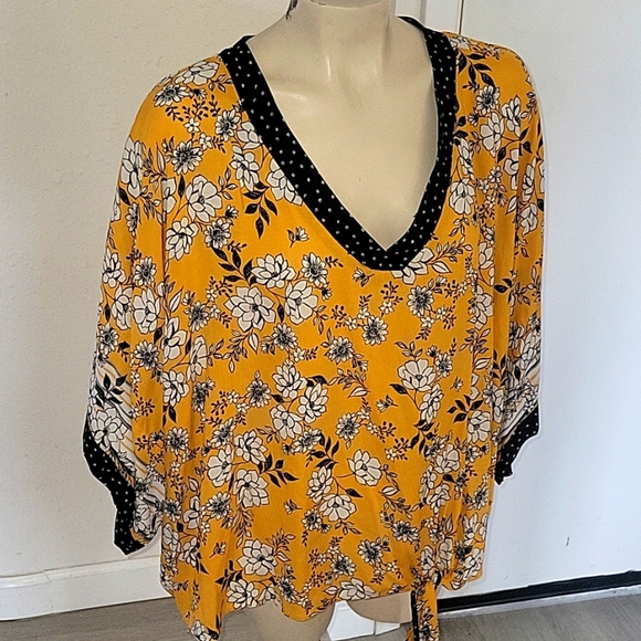 Democracy Tops - Democracy Womens‎ 2X Mustard Yellow Floral V-Neck Front Tie Blouse WX70945SM